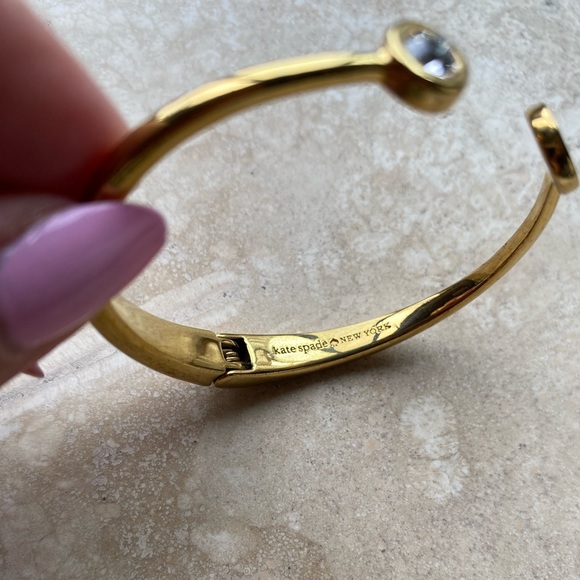 Kate Spade Spot The Spade Gold bangle - Picture 2 of 6